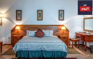 bedroom, bed, bedside lamp-490779.jpg