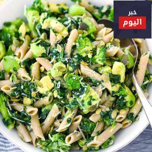 المكرونة مع الخضروات والأفوكادو