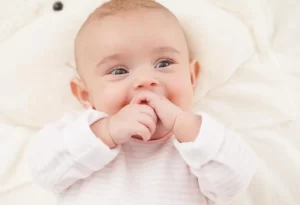 التعلم والنمو عند الأطفال من 3 إلى 6 أشهر