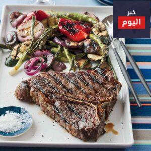 ستيك مشوى مع صلصة الخضراوات