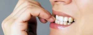 تخلصي من عادة قضم الأظافر