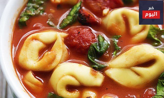 طريقة عمل شوربة الطماطم بالسبانخ والتورتليني