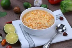 طريقة عمل شوربة لسان عصفور