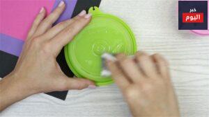 أزيلي آثار الحبر عن أسطح البلاستيك بالزبدة