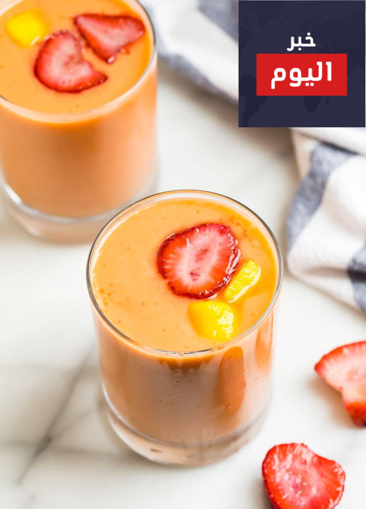 سموثي المانجو والفراولة