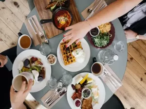 طريقة تقديم سفرة عشاء