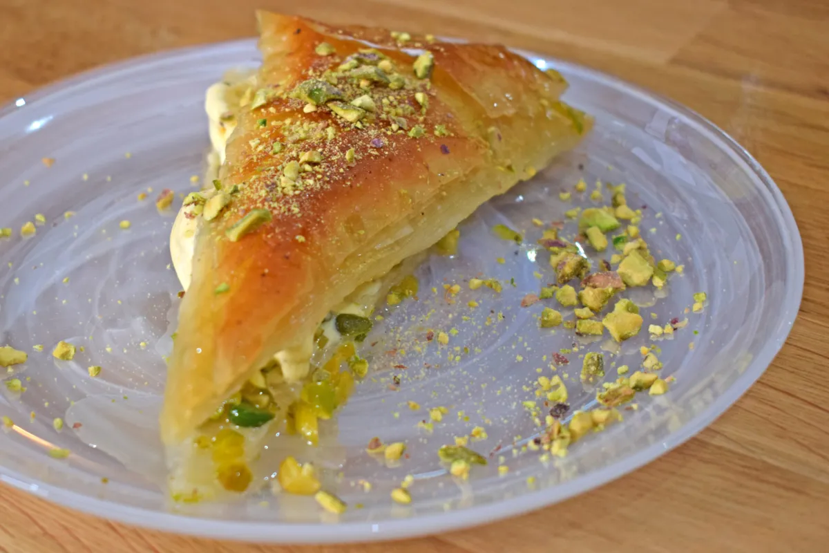 طريقة عمل بقلاوة بالقشطة