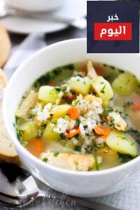 طريقة عمل شوربة الدجاج والأرز والخس