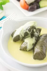 طريقة عمل ورق العنب بالثومية على الطريقة الخليجية