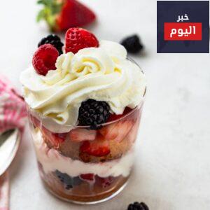 عمل سلطة الفواكه بالكريم شانتيه