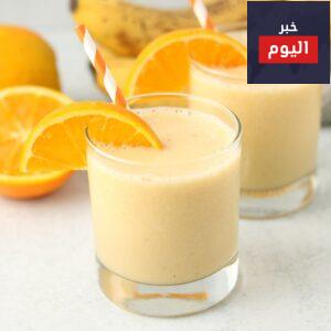 عمل عصير البرتقال والموز مع الحليب