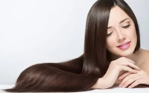 6 من أفضل فيتامينات لتطويل الشعر لعام 2023