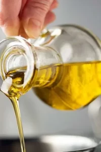 فوائد شرب زيت الزيتون قبل النوم