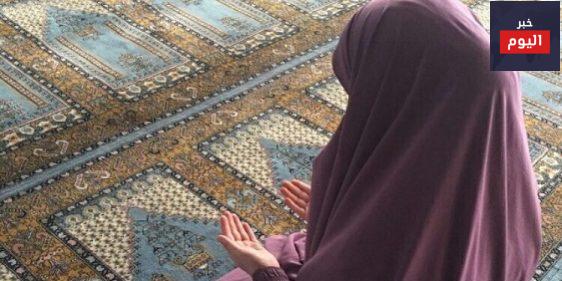 طريقة السجود الصحيحة للنساء
