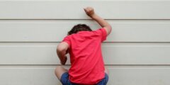 أطفال التوحد وكيفية التعامل معهم